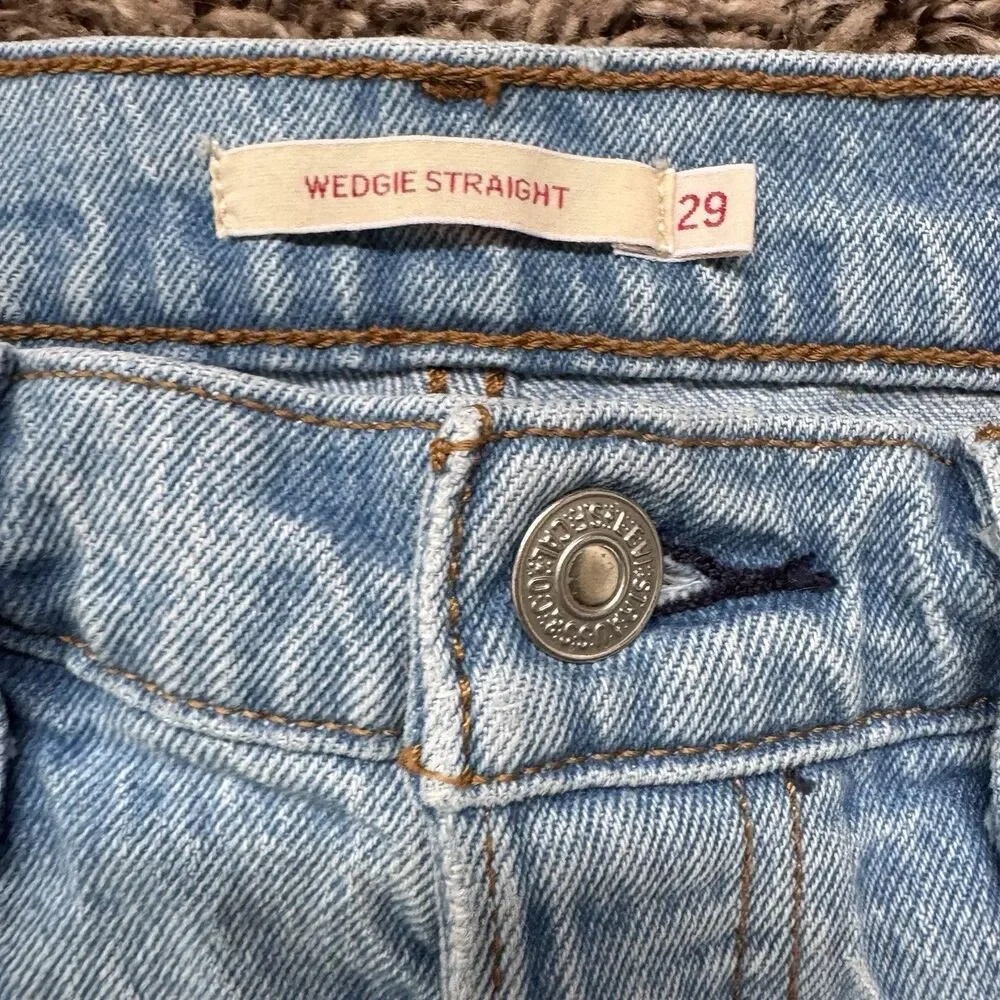 Levis Wedgie Straight Jeans Womens 29x29 Light Wash Blue High Rise Button Fly - Picture 3 of 10